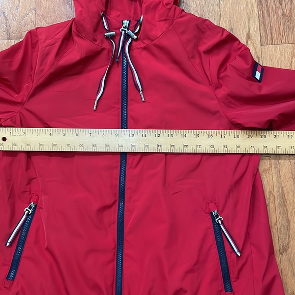 Tommy Hilfiger Woman’s Windbreaker with Hood Red Full Zipper Pockets Lightweight - Picture 4 of 16